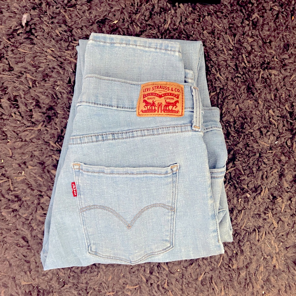 Levi shaping skinny jeans.